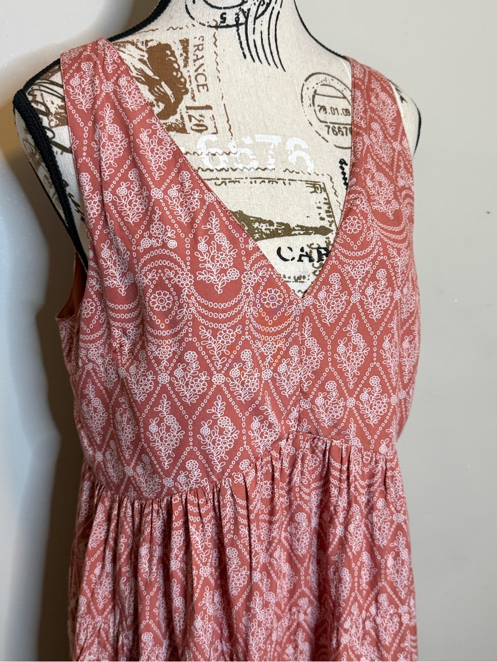 Sincerly Jules Boho Coral-Pink Printed V-Neck Mini Dress - Size L - Picture 6 of 8